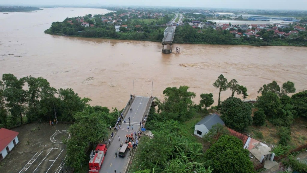 Phấn đấu đưa cầu Phong Châu mới vào khai thác trong năm 2025