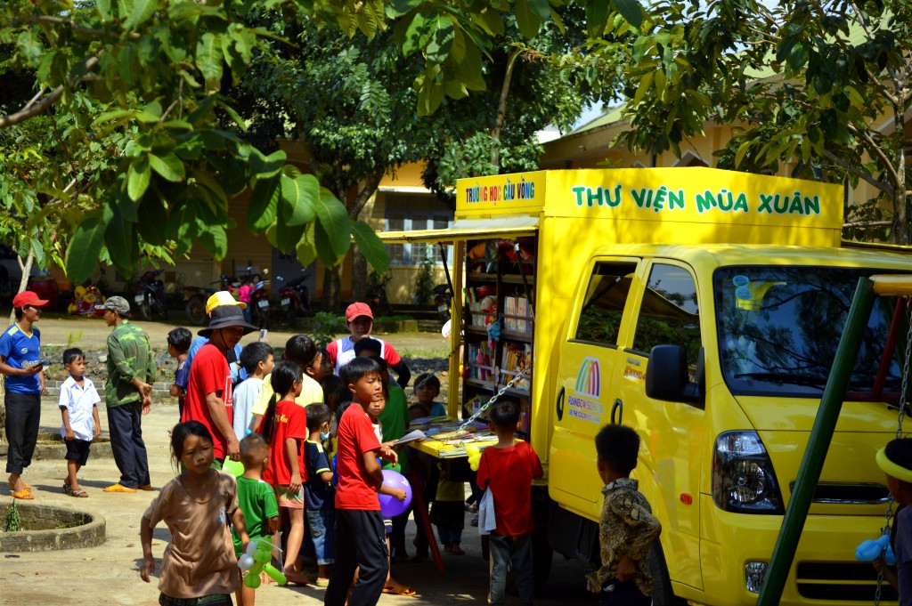 Mang niềm vui, tri thức tới các buôn làng Tây Nguyên