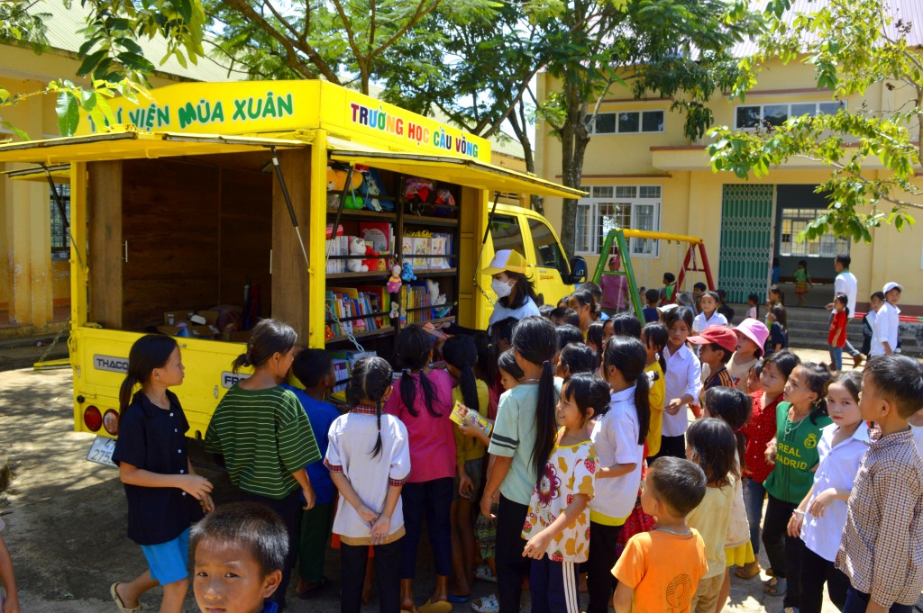 Mang niềm vui, tri thức tới các buôn làng Tây Nguyên