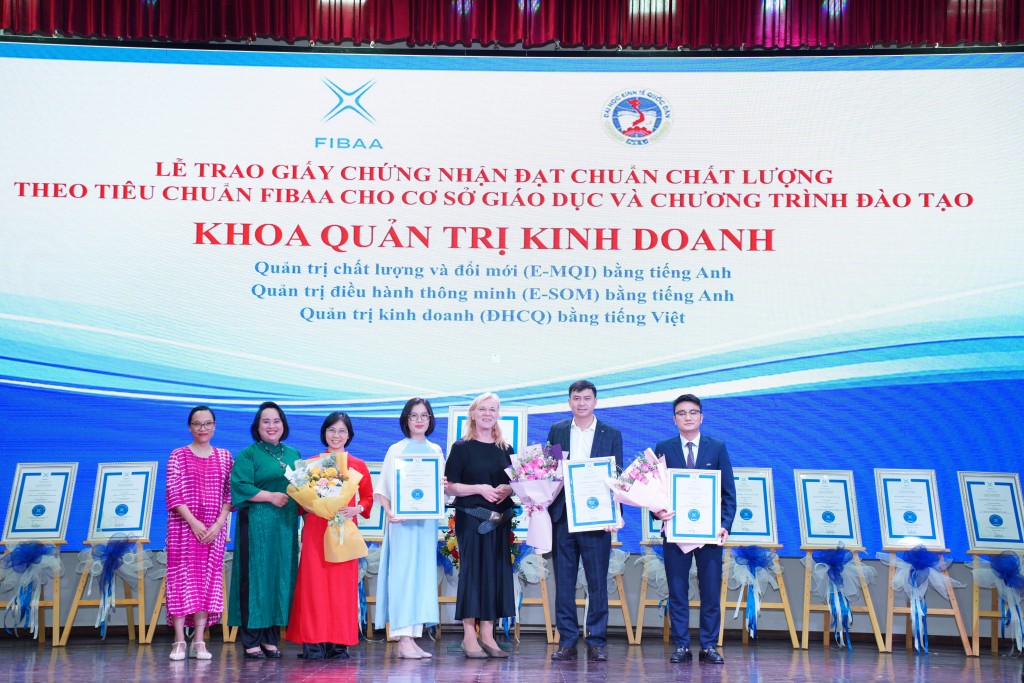 3 chương trình của Khoa Quản trị kinh doanh được nhận chứng nhận