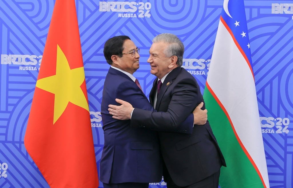 Thủ tướng Phạm Minh Chính gặp Tổng thống Uzbekistan