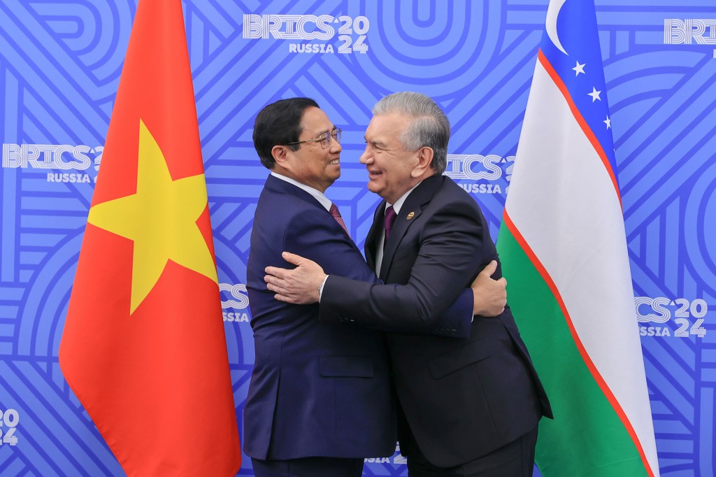 Thủ tướng Phạm Minh Chính và Tổng thống Uzbekistan Shavkat Mirziyoyev bày tỏ vui mừng trước sự phát triển của quan hệ Việt Nam-Uzbekistan sau hơn 30 năm thiết lập quan hệ ngoại giao - Ảnh: VGP/Nhật Bắc