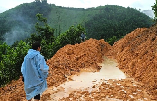 Mưa lớn nguy cơ xảy ra sạt lở đất, lũ quét tại Quảng Nam