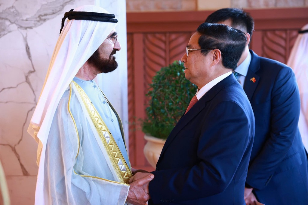 Thủ tướng Chính phủ Phạm Minh Chính và Phó Tổng thống kiêm Thủ tướng UAE Sheikh Mohammed bin Rashid Al Maktoum - Ảnh: VGP/Nhật Bắc