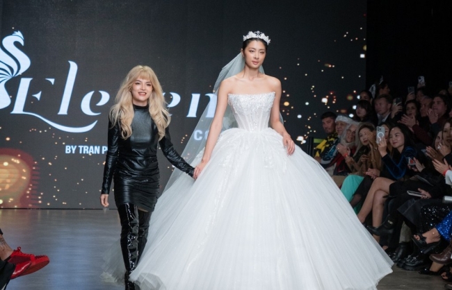 NTK Trần Phương Hoa ra mắt bộ sưu tập mới tại Vancouver Fashion Week