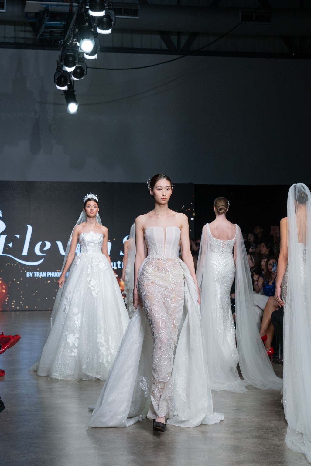 NTK Trần Phương Hoa ra mắt bộ sưu tập mới tại Vancouver Fashion Week