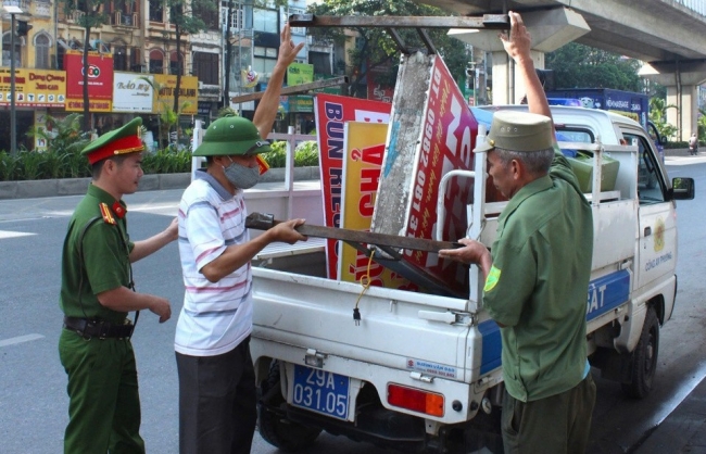 Tăng cường xử lý vi phạm lấn chiếm vỉa hè, lòng đường