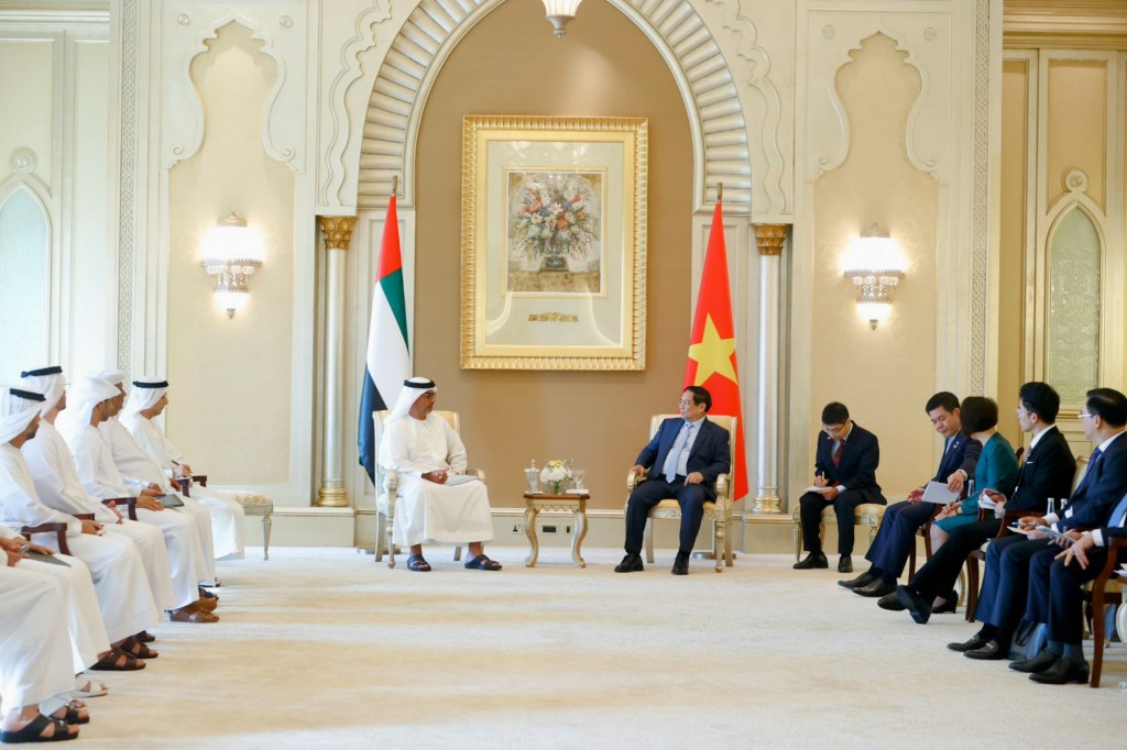 Ông Sheikh Hamed Bin Zayed Al Nahyancho biết, ADIA sẵn sàng triển khai các ý kiến của Thủ tướng Phạm Minh Chính trong thực hiện các dự án hợp tác, đầu tư tại Việt Nam - Ảnh: VGP/Nhật Bắc