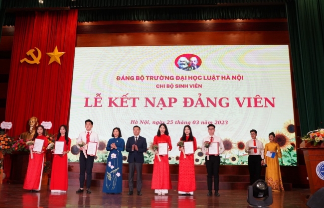 Bài 2:  Thu hút nguồn nhân lực chất lượng cho Đảng