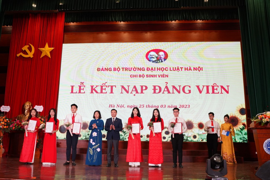 Bài 2:  Thu hút nguồn nhân lực chất lượng cho Đảng