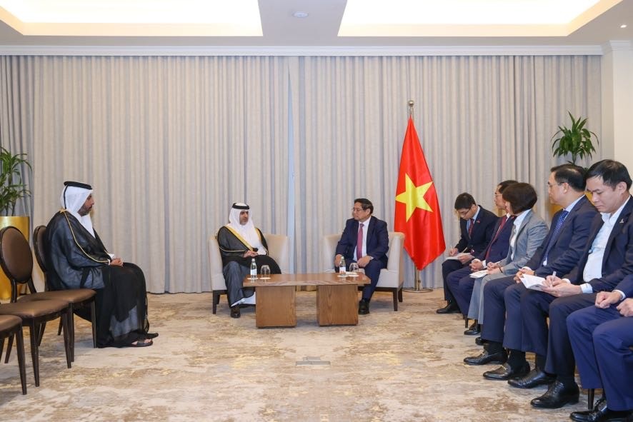 Ông Sheikh Bandar Al Thani cho biết, QIA sẵn sàng mở rộng đầu tư tại Việt Nam trong thời gian tới và sẽ cử đoàn công tác tới Việt Nam để xúc tiến các dự án cụ thể, nhất là trong các lĩnh vực mà Thủ tướng đã đề cập - Ảnh: VGP/Nhật Bắc