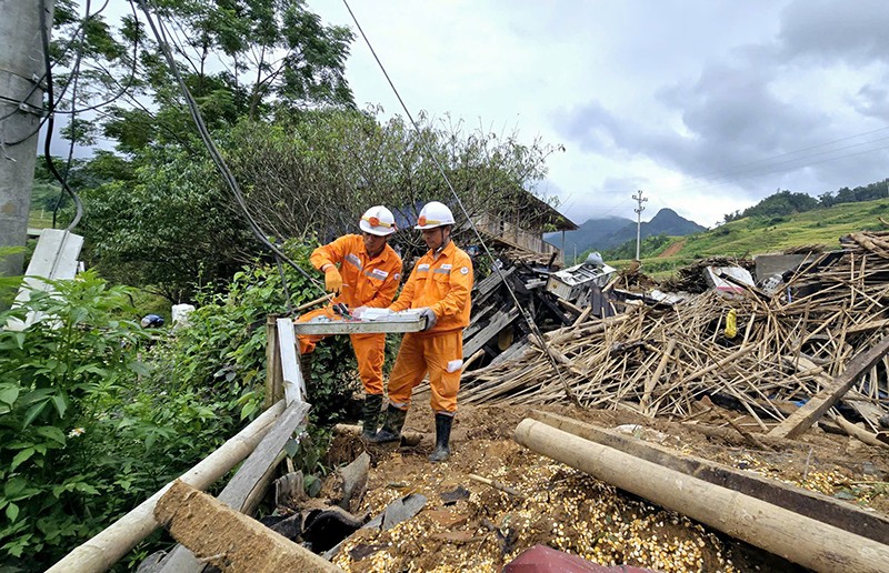 Bài 3: Đẩy nhanh chuyển đổi số