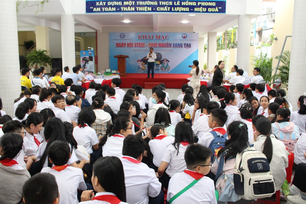 “Ngày hội STEM - Khơi nguồn sáng tạo” tại trường THCS Lê Hồng Phong