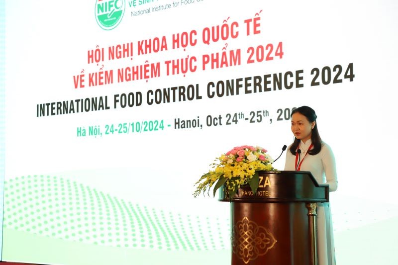 Viện trưởng Viện kiểm nghiệm an toàn vệ sinh thực phẩm quốc gia Lê Thị Hồng Hảo phát biểu tại buổi lễ