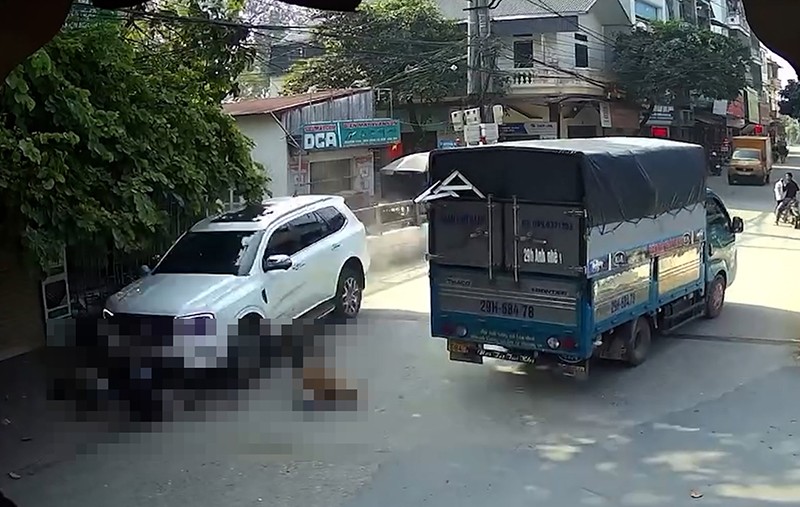 Camera ghi lại hình ảnh vụ tai nạn nghiêm trọng ở huyện Phúc Thọ, Hà Nội