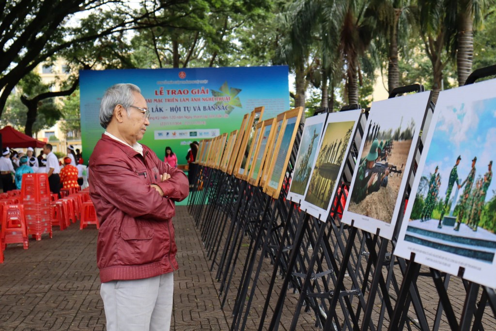 Triển lãm ảnh nghệ thuật “Đắk Lắk – Hội tụ và bản sắc” không chỉ là sân chơi nghệ thuật mà còn là cơ hội để quảng bá và lưu giữ bản sắc độc đáo của Đắk Lắk