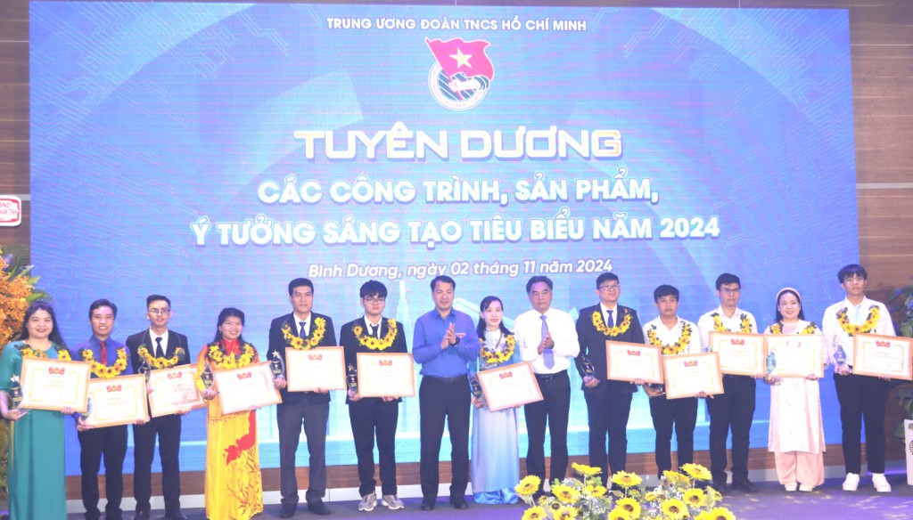 Ban Tổ chức liên hoan tuyên dương 12 công trình, giải pháp, sản phẩm sáng tạo, sáng kiến tiêu biểu năm 2024