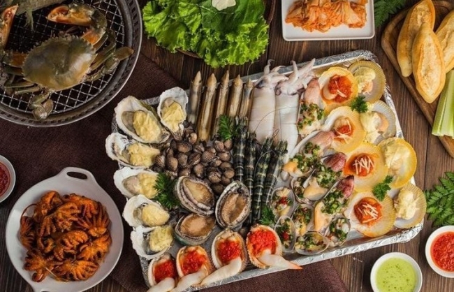 Cẩn trọng với dị ứng, ngộ độc hải sản trong mùa du lịch biển