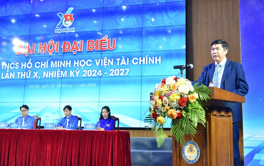 Nhà giáo ưu tú, PGS.TS. Nguyễn Đào Tùng, Phó Bí thư Đảng ủy, Giám đốc Học viện Tài chính phát biểu