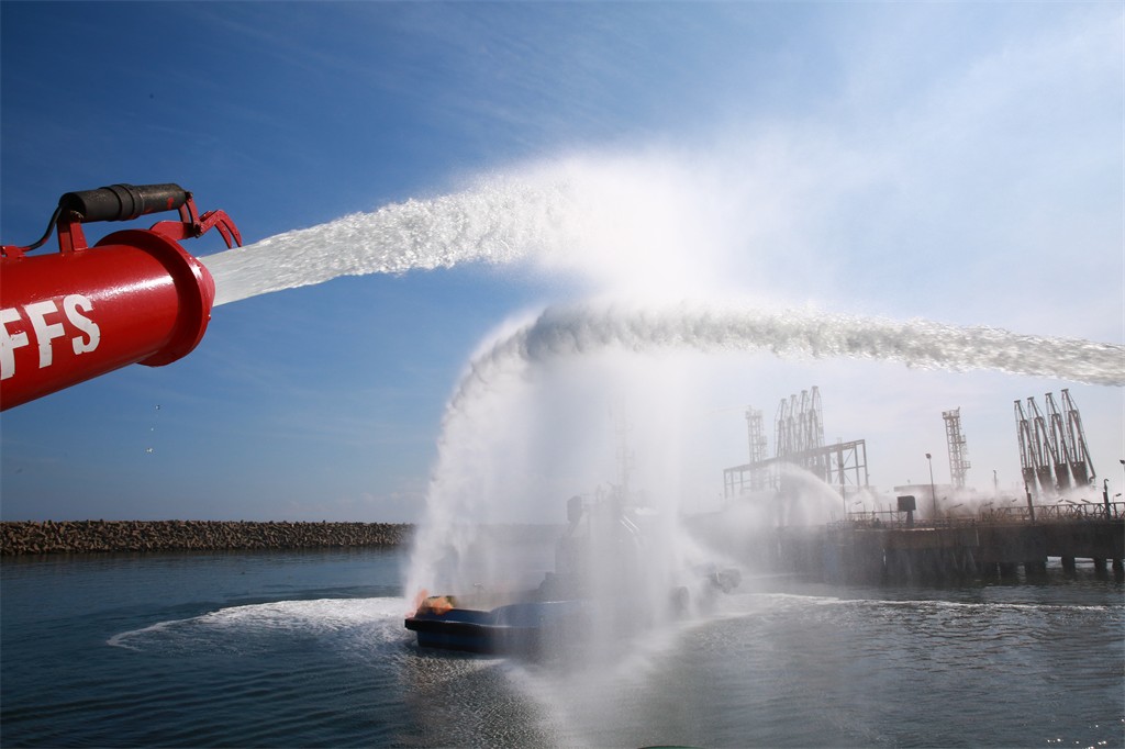 Diễn tập phương án ứng phó sự cố tràn dầu có cháy lan trên tàu nhập sản phẩm ở cảng Jetty