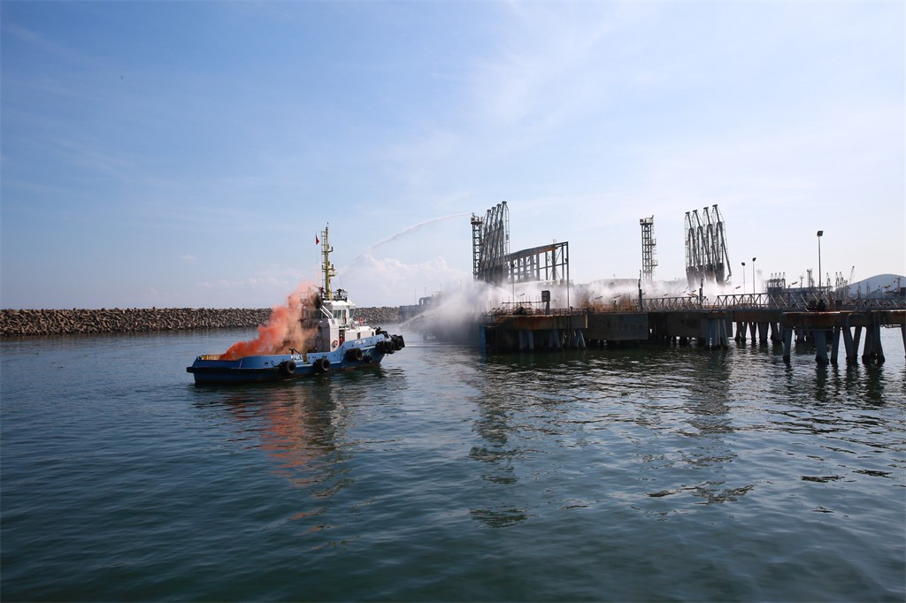 Diễn tập phương án ứng phó sự cố tràn dầu có cháy lan trên tàu nhập sản phẩm ở cảng Jetty