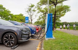 Sớm hoàn thiện hệ thống trạm sạc, sẵn sàng cho giao thông xanh