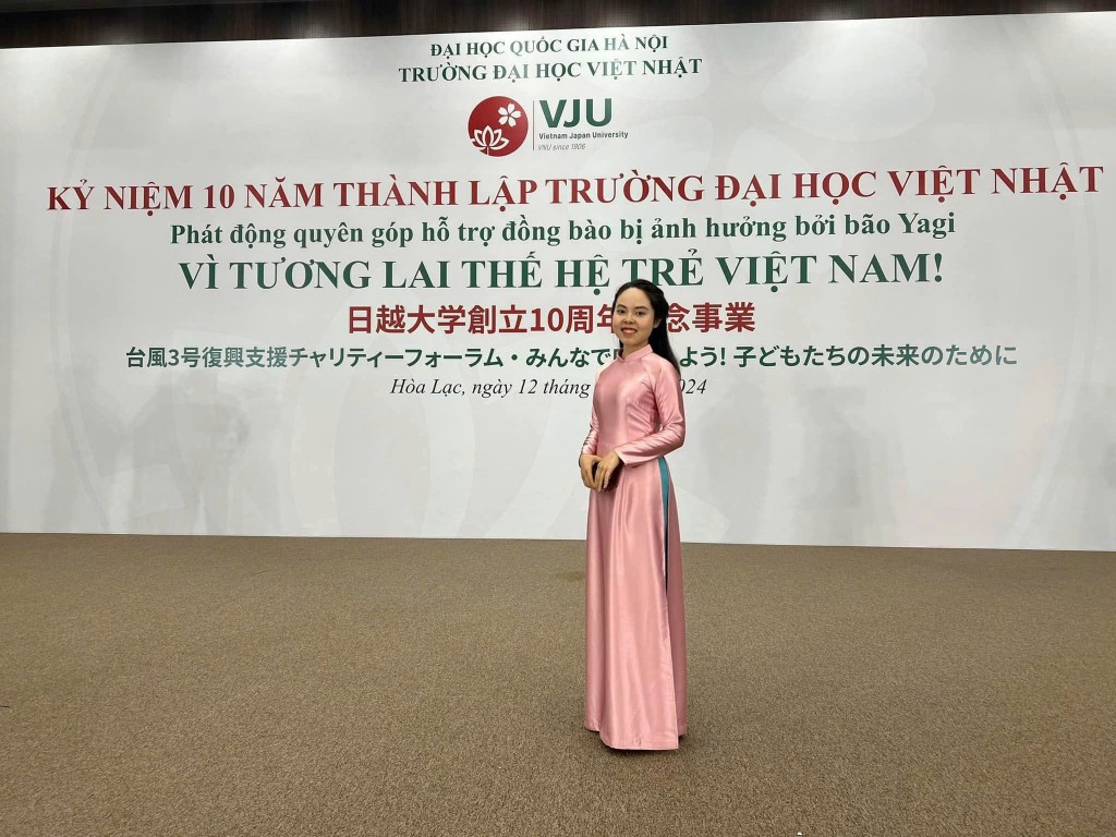 Sinh viên Lê Hà tại Lễ khai giảng năm học 2024 - 2025, kỷ niệm 10 năm thành lập Trường Đại học Việt Nhật.