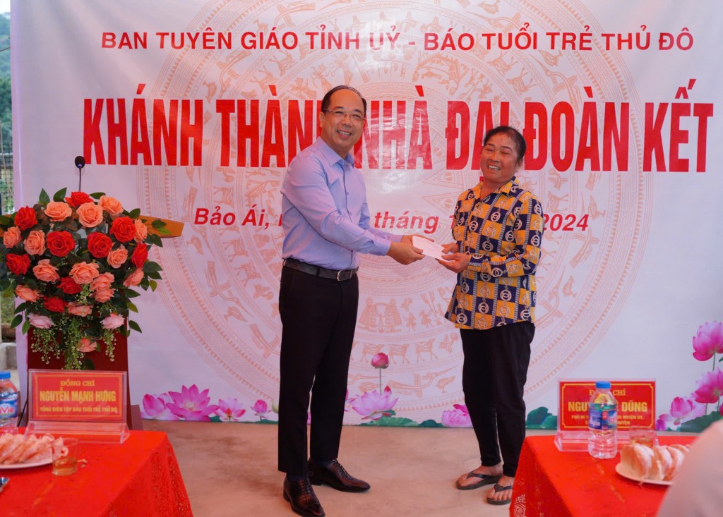 Nhà báo Nguyễn Mạnh Hưng