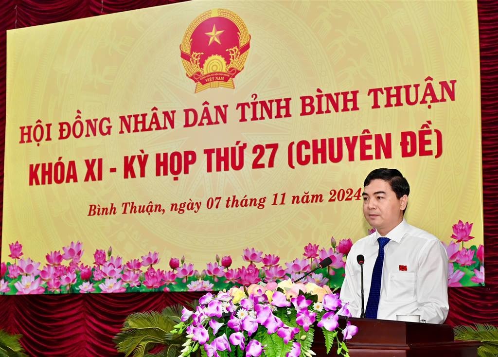 Chủ tịch HĐND tỉnh Bình Thuận Nguyễn Hoài Anh phát biểu tại kỳ họp (Ảnh binhthuan.gov)