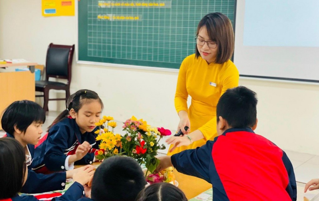 Cô Bùi Bích Phương - giáo viên trường THCS Gia Quất (quận Long Biên, Hà Nội) đã áp dụng sáng kiến khơi gợi khả năng sáng tạo và hứng thú học tập cho học sinh