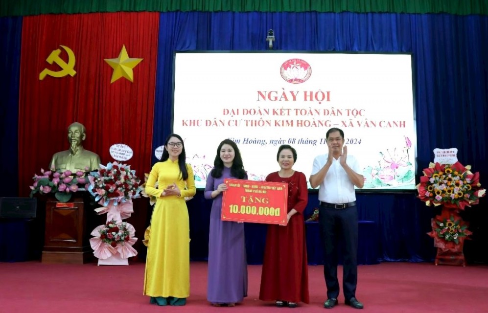 Bí thư Thành đoàn dự Ngày hội Đại đoàn kết ở thôn Kim Hoàng