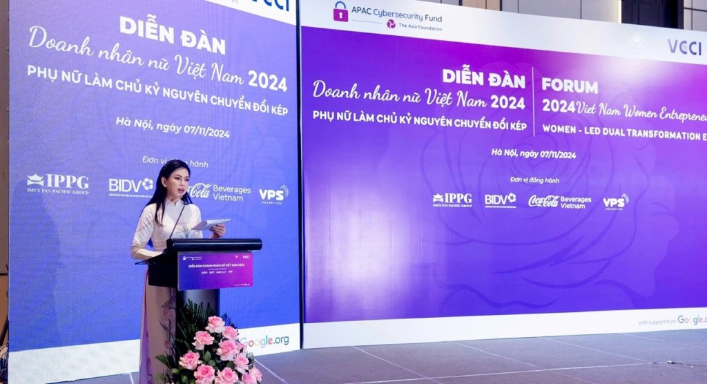 CEO IPPG Lê Hồng Thuỷ Tiên phát biểu tại Diễn đàn doanh nhân nữ Việt Nam 2024.