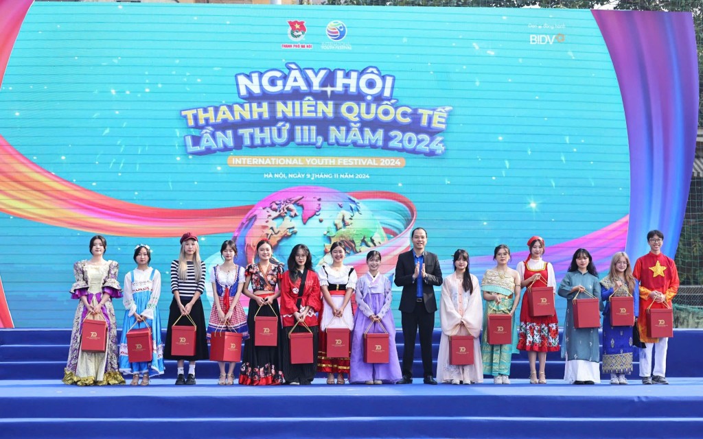 Thanh niên tiên phong, tích cực, gìn giữ, phát huy giá trị văn hoá