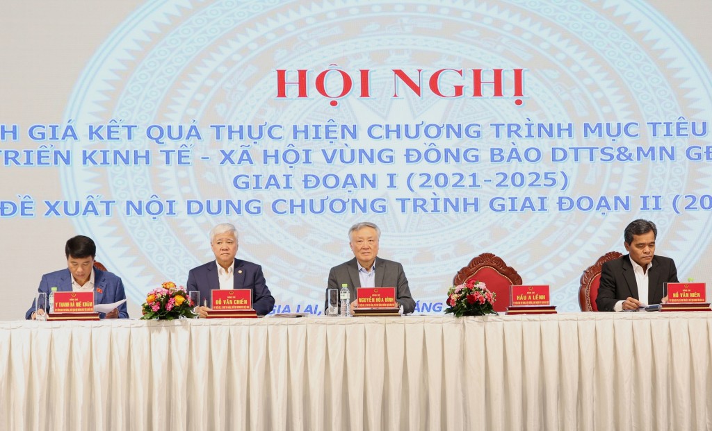 Phó Thủ tướng Thường trực Chính phủ Nguyễn Hòa Bình chủ trì Hội nghị - Ảnh: VGP/Nguyễn Hoàng