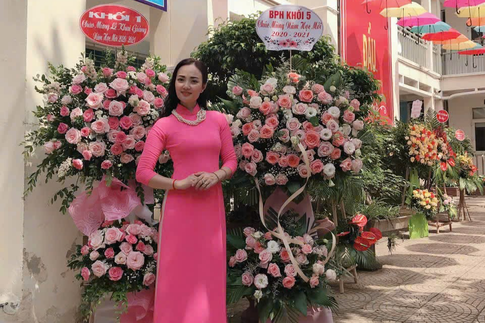 Cô giáo Bùi Thị Thu Phương, Tổng phụ trách Đội, trường Tiểu học Phương Liệt