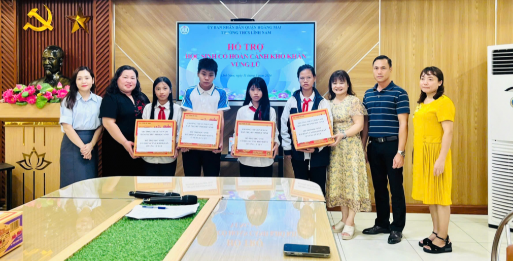 Nhà giáo Trần Lệ Khanh,  Hiệu trưởng trường THCS Lĩnh Nam
