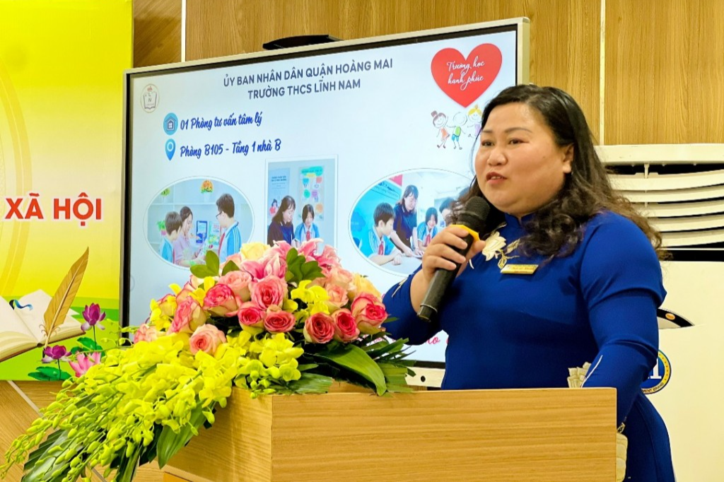 Nhà giáo Trần Lệ Khanh,  Hiệu trưởng trường THCS Lĩnh Nam