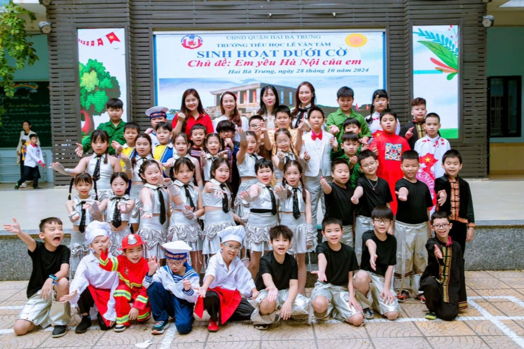 Hoạt động sinh hoạt dưới cờ của học sinh trường Tiểu học Lê Văn Tám 
