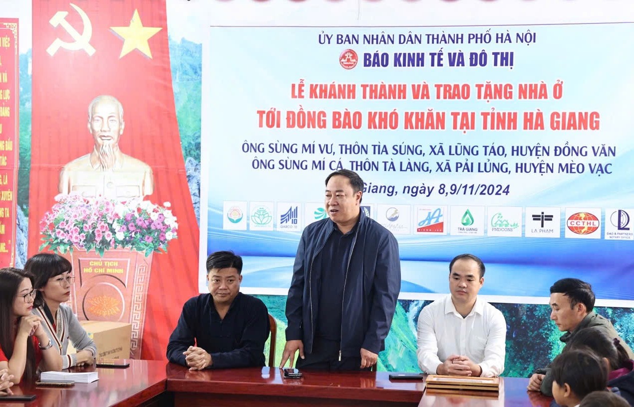 Yêu thương từ Hà Nội trao tặng người dân khó khăn Hà Giang