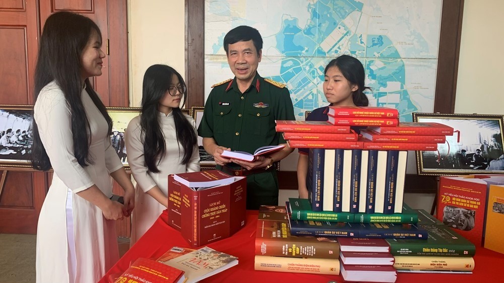 Học sinh Thủ đô được nghe kể về lịch sử và bài học “Hội nghị quân sự Trung Giã”