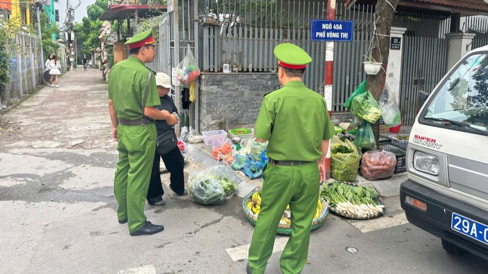 Ban Chỉ đạo 197 phường Bưởi chấn chỉnh trật tự đô thị tuyến phố Đồng Cổ