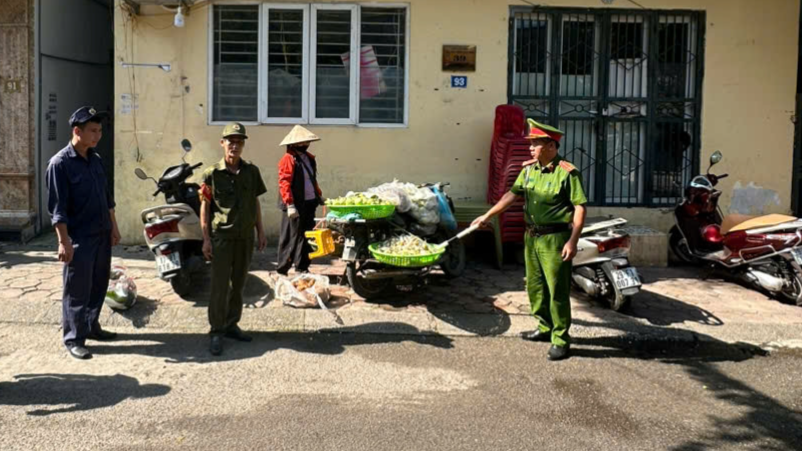 Ban Chỉ đạo 197 phường Bưởi chấn chỉnh trật tự đô thị tuyến phố Đồng Cổ