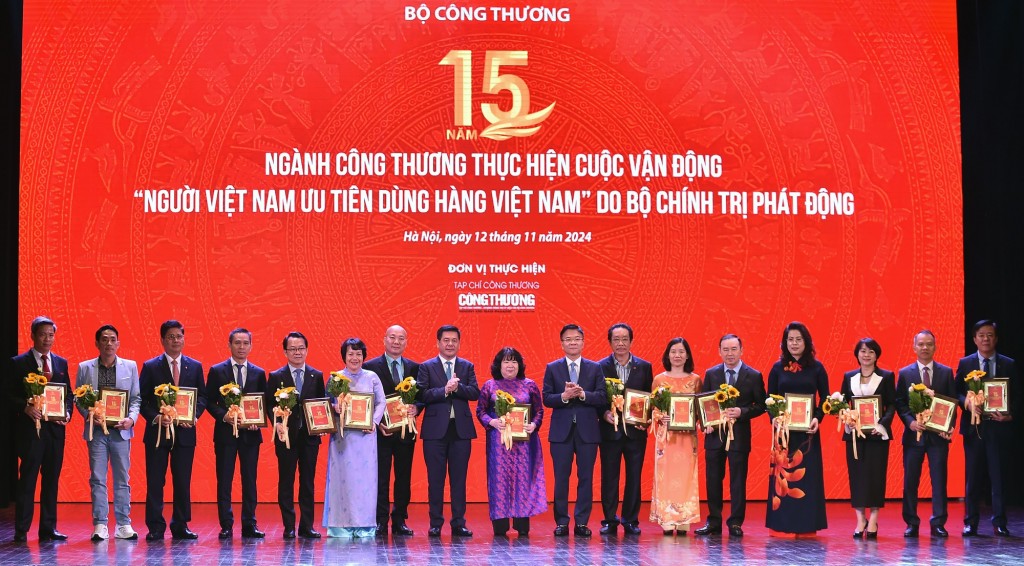 Khơi dậy tinh thần yêu nước, lòng tự hào dân tộc