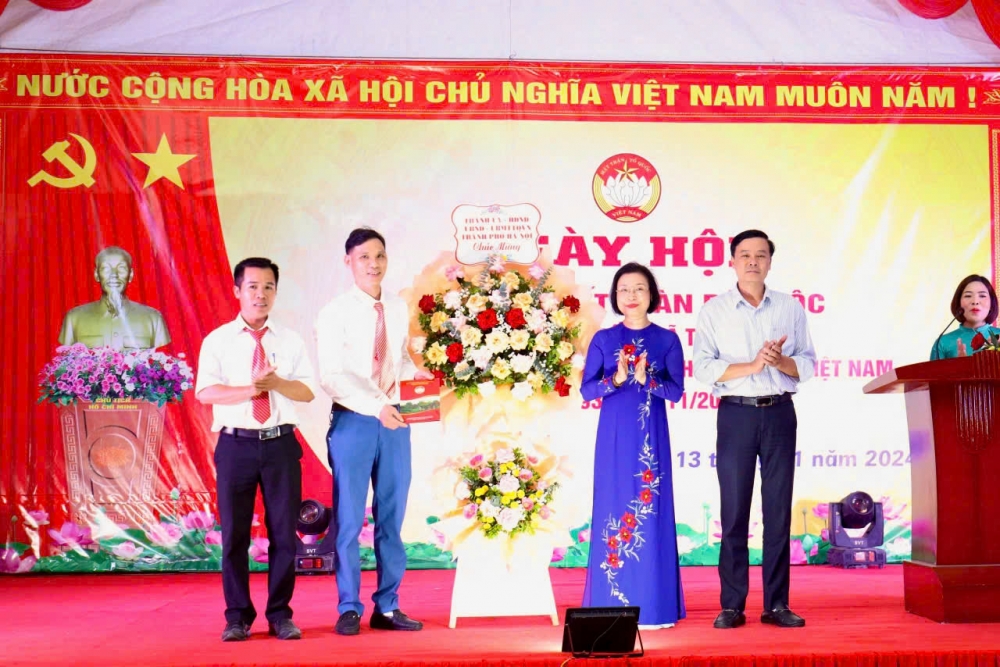 Người dân Đan Phượng khoe đặc sản địa phương trong ngày hội đại đoàn kết