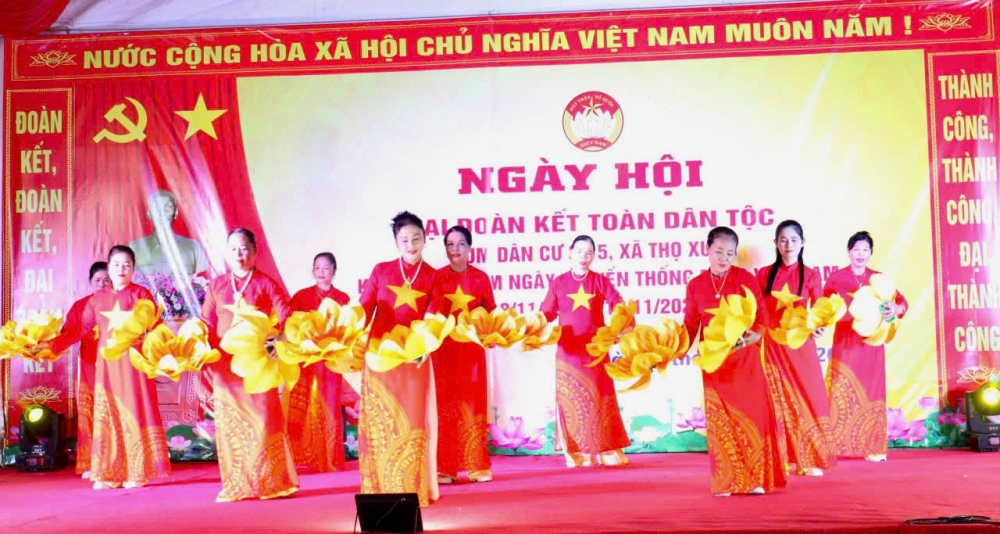 Người dân Đan Phượng khoe đặc sản địa phương trong ngày hội đại đoàn kết