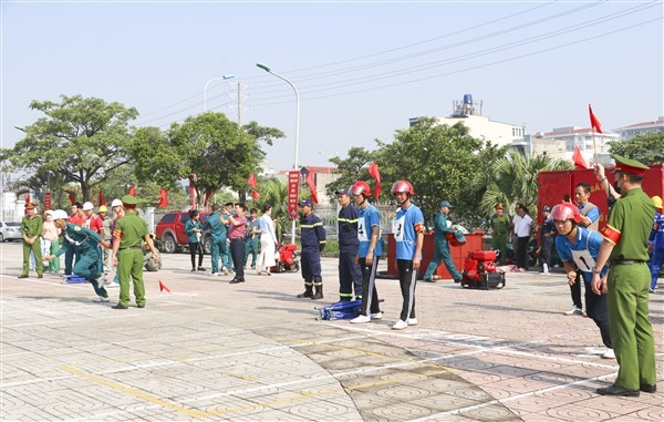 Hội thao nghiệp vụ chữa cháy, cứu nạn, cứu hộ trong công nhân, viên chức, lao động huyện Gia Lâm năm 2024 thành công tốt đẹp - Tin tức - Sự kiện - Cổng thông tin điện tử Huyện Gia Lâm