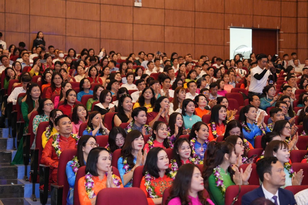 Hà Nội vinh danh 196 nhà giáo tâm huyết, sáng tạo lần thứ VIII