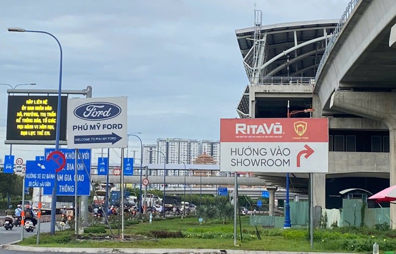 Biển báo không phép được gỡ bỏ sau phản ánh của báo Tuổi trẻ Thủ đô