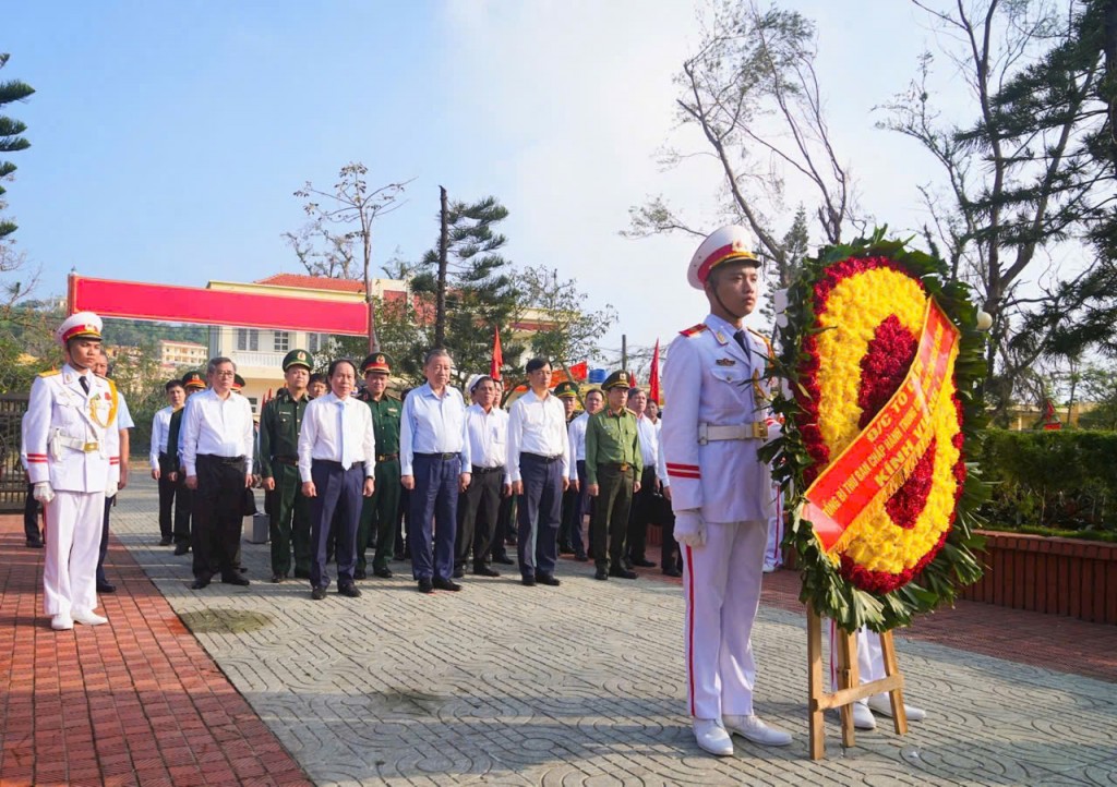 Tổng Bí thư Tô Lâm thăm và làm việc tại đảo Bạch Long Vĩ