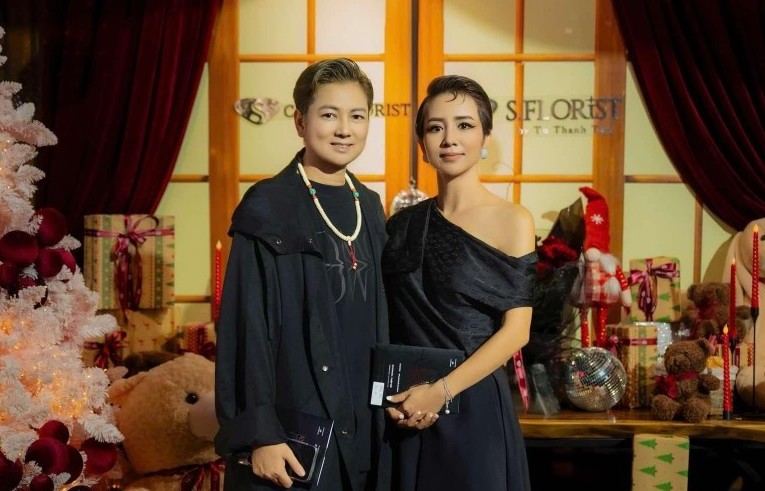 Hai chị em Thúy Vinh, Thúy Hiền sánh vai trên thảm đỏ
